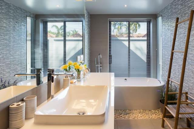 Villa Crystal Two-Bedroom Private Pool Villa Phuket Ngoại thất bức ảnh