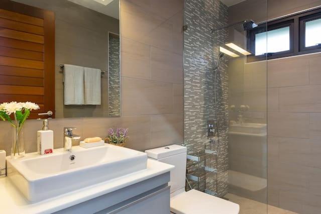 Villa Crystal Two-Bedroom Private Pool Villa Phuket Ngoại thất bức ảnh